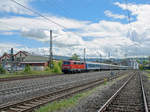 111 019 mit DPE 1894 Fussball-Sonderzug nach Freiburg.(Süßen 13.5.2017)