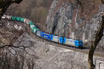 185 636+535 ziehen am 19.03.2022 einen Getreidezug die Geislinger Steige hinauf.