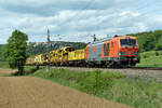 RTS 247 902-0 mit Bauzug vor Uhingen 03.05.2020