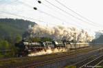 Ausfahrt Plochingen mit der 41 018 und 01 533 und dem IGE Sonderzug auf dem Weg von Ulm nach Stuttgart (Schorndorf) beim Kraftwerk Altbach um 8:45 Uhr. (23.09.2011)
