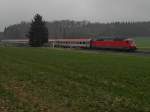 Nhe Beimerstetten zieht am 05.04.2014 eine Lok der Baureihe 120 den IC 119, Mnster (Westfalen) - Innsbruck nach Ulm, wo eine bzw. zwei Loks der Baureihe 218 die Weiterfahrt nach Lindau bernehmen werden.