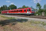 Auf der Fahrt von Biberach Süd nach Ulm passiert 629 001/628 901 als RB 22662 die Weiche eines Gleisanschlusses zu einem Betriebsgelände, auf dem eine Diesellok von Deutz eingesetzt wird