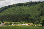 V 152 mit dem DGS 91241 (Singen-Gammertingen) bei Hausen im Tal 9.7.19