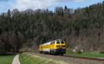 218 477-8 mit dem Mess NbZ 94321 (St.Georgen(Schwarzw)-Tübingen Hbf) bei Eyach 14.4.15