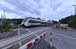 Anfahrt an den Bahnsteig gen Bad Friedrichshall Hbf in Untergriesheim, der 8442 110/810 ist hier als RB 18 nach  Tübingen am Nachmittag des 27.9.2021