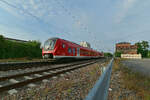 So eben ist der 440 315 als RB 85 in Eubigheim am Abend des 18.8.2022 eingefahren und spuckt nun seine Fahrgäste aus. 