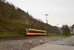 Mit dem Bergfried der Hornberg-Burg im Hintergrund (richtig da wohnte der Götz mit dem LMiA-Spruch) kommt der AVG 939 in Neckarzimmern  als S41 nach Mosbach Baden eingefahren.Samstag den