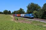 Am Mittag des 24.06.2020 kam 182 911 der Mittelweserbahn mit einem Containerzug nahe Lauffen vorbei.