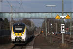 Ein neues Gesicht in BW -

Einfahrt eines Talent 2-Triebzuges in den Bahnhof Winnenden. Der gläserne Steg verbindet zwei Betriebsgelände der bekannten Firma Kärcher, die ihren Sitz in Winnenden hat.

06.02.2018 (M)