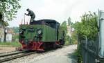 Jagsttalbahn__Lok 99 4652. Wasserfassen an der Bahnhofsausfahrt Möckmühl beendet.__17-05-1986