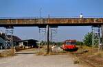 Das war der Bahnhof Leinfelden mit seiner provisorisch wirkenden Brücke über das Bahnhofsgelände. Das Foto entstand am 29.09.1985 während einer Sonderfahrt eines Uerdinger Schienenbuszugs auf der früheren DB-Bahnstrecke Stuttgart-Rohr-Filderstadt.