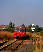 Auch bei Bürgern der Region war die DB-Bahnstrecke Stuttgart-Rohr - Filderstadt ziemlich unbekannt. Sie darf nicht verwechselt werden mit der Filderbahn, und das ist daher auch nicht so einfach zu verstehen, weil sie einige von deren Gleisen nutzte. Von Stuttgart nach Leinfelden war sie eine Strecke der DB. Am 29.09.1985 fand noch eine Sonderfahrt mit Uerdinger Schienenbussen statt, der Zug fährt hier im Bereich des ungepflegten Bahnhofs Leinfelden, der später ein Bahnhof der Stuttgarter S-Bahn wurde.