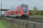 RE55 nach Würzburg bei der Einfahrt in Retzbach-Zellingen am 15.10.2022