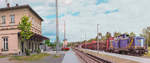 Panoramaufnahme aus Mellrichstadt vom 24.5.06 um 12:37 Uhr: Auf Gleis 2 stand die Mittelweserbahn-LOk 135 mit einem langen Güterzug, ansonsten waren alle Gleise leer.
