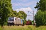 185 717-6 mit Containerganzzug richtung Sden in Bubenreuth.