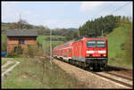 143363-0 fährt hier am 23.4.2005 in Marktgölitz mit ihrem Regionalzug in Richtung Lichtenfels weiter.