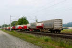 07. Juni 2011, Bei Küps fährt ein bunter Containerzug in Richtung Lichtenfels. 