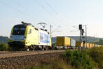 28. September 2011, Dispolok ES 64 U2 - 025 (182 525) fährt mit der  Rollenden Landstraße  bei Zettlitz in Richtung Saalfeld