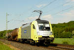 13. Mai 2008, Am Wegübergang Oberlangenstadt fährt Lok Es 64 U2-014 (182 514) mit einem Kesselwagenzüglein in Richtung Saalfeld. Hatte bei der Zusammenstellung des Zuges jemand Angst vor den Höhen des Frankenwaldes?
