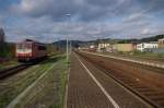 155 219 - Bahnhof Pressig-Rothenkirchen und im Hintergrund 151 028 am 29.04.2013. 