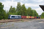 761 001 von Metrans mit einem Elbtalumleiter Containerzug bei der Einfahrt in Arzberg, 27.07.2019