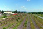 Schotterwste mit Stellwerk: Der Bahnhof Kirchenlaibach prsentiert sich am 03.07.2006 arg gerupft.