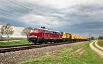 218 155-0 ist mit einem Schleifzug in Langenisarhofen nach Norden unterwegs.Bild 13.4.2018