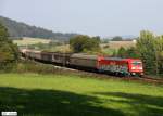 DB Railion 185 284-7 mit Graffiti (Kunst oder Schmiererei?) vor Gterzug Richtung Regensburg, KBS 880 Nrnberg - Regensburg - Passau, fotografiert bei Mausheim am 28.09.2011 