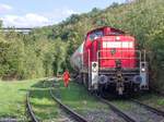 294 902 umfuhr am 4.9.15 die Güterwagen im Anschluss der Mainländebahn bei Marktbreit.