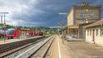 Am 4.9.15 hielt 440 541 vor einer bedrohlichen Gewitterkulisse in Ochsenfurt. Viel Regen fiel aber nicht und die Wolken zogen nach Osten weiter.