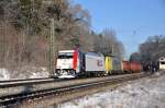 185 665 von Lokomotion ist mit einem Ganzzug Bestehend aus Eanos-Wagen in Richtung Rosenheim unterwegs.Bild entstand in Aling am 25.1.2012