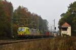 193 550  Zwei Pole mit enormer Zugkraft  zieht am 20. Oktober 2018 einen Klv-Zug durch Aßling Richtung Rosenheim.