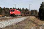 Die 185 387-8 mit Güterwaggons, beladen mit Eisenbahnschienen bei Ufering am 15.02.2014