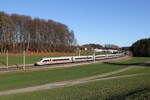 412 220 war als  ICE 114  am 18. Dezember 2023 bei Axdorf im Chiemgau auf dem Weg nach Dortmund.