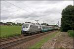 Grund des Ausfluges nach Vogl war SIEMENS: 111 038 ist mit dem IC 87  TIEPOLO , Mnchen Hbf - Venezia Santa Lucia, zum Brenner unterwegs und wird bei Vogl von Drei Fotografen auf den Chip gebannt.