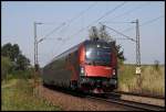 80-90 702  Spirit of Vienna  mit Schiebelok 1116 208  Spirit of Eisenstadt  als RJ 65, Mnchen Hbf - Wien Westbahnhof, ist bei Ostermnchen unterwegs.