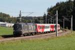 1116 153 kam berraschend mit 5 City Shuttle Waggons als OIC 860 Richtung Kufstein, aufgenommen in der Axdorfer Kurve am 28.09.2012