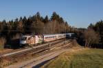 182 521 mit dem IC 2082 von Berchtesgaden nach Hamburg am 24. Dezember 2015 bei Grabenstätt.