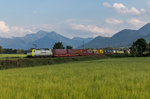 185 550 von Captrain fährt mit einem Umleiter durchs Chiemgau, aufgenommen am 17. August 2016.