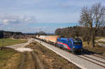 1116 195  Nightjet  fährt mit dem gemischten Güterzug 44813 bei Grabenstätt in Richtung Salzburg, aufgenommen am 25. Februar 2017.