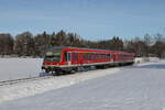 628 678 war am 13. Dezember 2022 auf der  Chiemgau-Bahn  zwischen Prien am Chiemsee und Aschau im Chiemgau im Einsatz. Aufgenommen kurz vor dem Haltepunkt  Vachendorf .