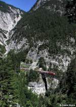 DB 111 026-1 vor RB 5413 Mnchen - Innsbruck auf der Schlossbachbrcke, Mittenwaldbahn KBS 960 Mnchen - Innsbruck, fotografiert bei Hochzirl am 12.06.2011