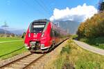 2442 210 ist am sonnigen 12.10.2022 auf der Außerfernbahn von Garmisch-Partenkirchen über Reutte Tirol nach Pfronten Steinach unterwegs.
Hier beim Rießersee und der Kreuzeckbahn ist der Zug noch auf dem Gebiet von Garmisch-Partenkirchen.