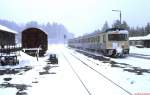 Eine 628-Vorserien-Doppeltraktion fährt im Februar 1983 in den Bahnhof Röthenbach ein