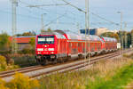 Am westlichen Stadtrand von München passiert 245 006 mit ihrem RE gleich die Aubinger Lohe. München-Aubing, 04.10.2017