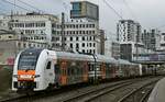 Die RRX 462 004 und 011 fahren am 03.01.2019 von ihrem Abstellplatz in Düsseldorf-Derendorf am S-Bahn-Haltepunkt Wehrhahn vorbei in Richtung Hauptbahnhof, um dort ihre Fahrt ihre Fahrt als RE 11