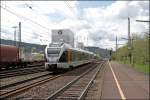 ET23003 ist als ABR99620, (RE16  Ruhr-Sieg-Express ) auf dem Weg von Essen Hbf nach Siegen und erreicht den Bahnhof Plettenberg. (29.04.2008)

