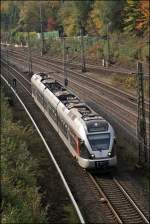 ET23004 ist als ABR33814 (RB40  Ruhr-Lenne-Bahn ), Hagen Hbf - Essen Hbf, bei Bochum unterwegs. (13.10.2008)
