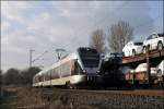 ET22004 und ein ET23 sind bei Hohenlimburg als ABR99624 (RE16  Ruhr-Sieg-Express ) nach Siegen unterwges und treffen den  AUDI-Zug  zwischen Hagen-Kabel und Hohenlimburg. (19.03.2009)
