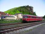 Schon 3 Tage spter begegnete mir bei einem Wochendausflug in die Pfalz wieder der AVG-Esslinger, diesmal vor dem Fotofelsen im Bahnhof Dahn. (13.05.2012)